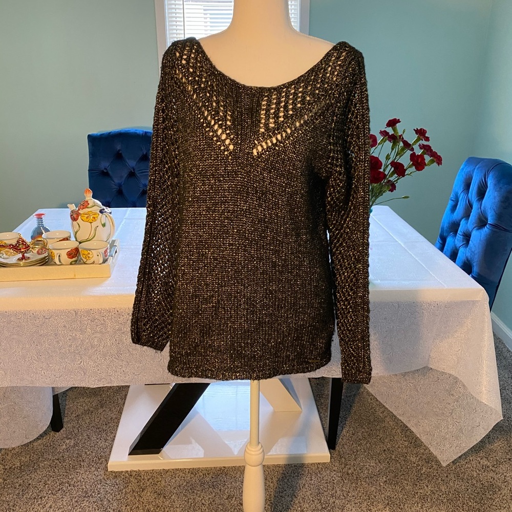 🌈SALE!!!🌈🌟GUESS sweater glittery gold on black